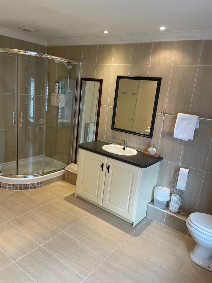 Large Townhouse With Gardens Apartment Кингскорт Екстериор снимка
